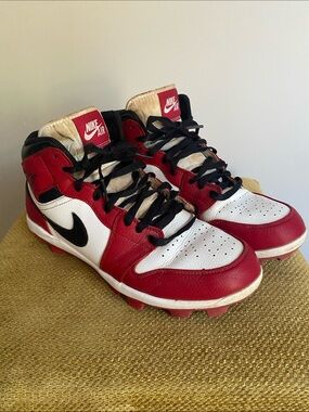 Nike Air Jordan High Top Men’s Cleats size 9.5